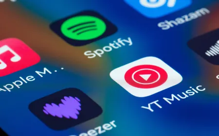 This chart compares YouTube Premium and Music subscription pricing and streaming features.