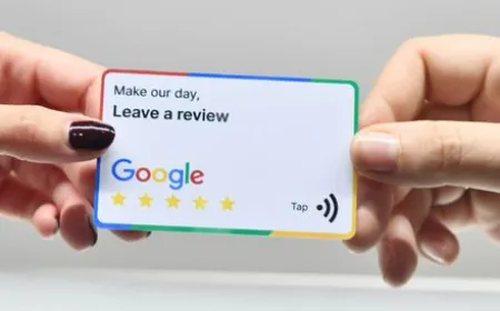 The graphic shows an artificial intelligence system analyzing online reviews and mapping fake feedback networks.