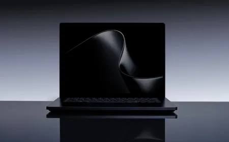 The photograph shows the NVIDIA RTX Spark chip designed to integrate artificial intelligence into Windows laptops.