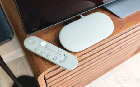 The Google TV Streamer interface displays a QR code for sharing Thread network credentials.
