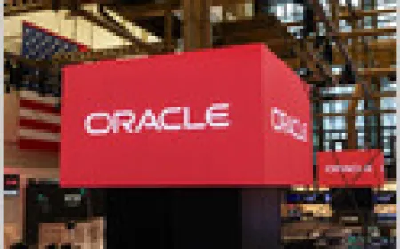 Graphic illustrating Oracle PeopleSoft cybersecurity vulnerability and data breach warning
