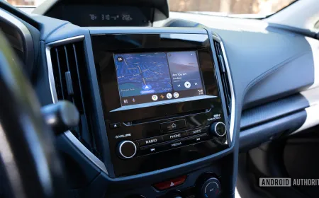 The Android Auto screen displays a generic voice command error when Google Gemini fails to route phone calls.
