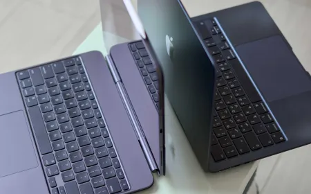 Concept rendering of Apple developing a touchscreen MacBook with an OLED display.
