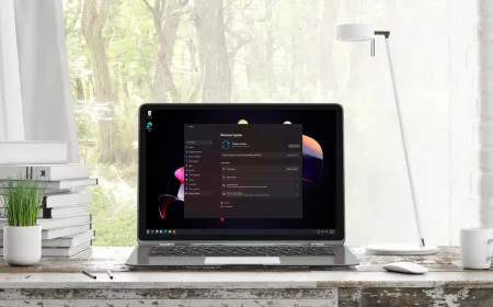 A computer screen displays the Windows 11 update settings page with a progress bar.