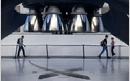 SpaceX logo appears alongside financial graphics showing sovereign wealth fund investments in the SpaceX IPO