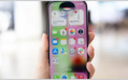 The screen displays Siri AI processing a multi-step request while maintaining context and enforcing safety protocols.