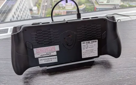 These gaming handhelds utilize Intel Arc G3 processors built on Panther Lake architecture.