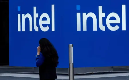 The Intel Crescent Island graphics processing unit supports AI inference with LPDDR5 memory and air cooling.
