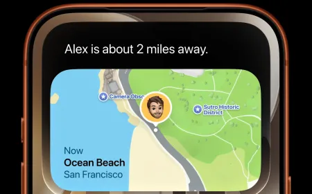The screen displays Apple Siri providing concise text responses on a mobile device.