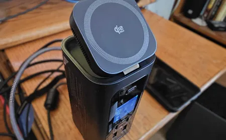 Baseus Spacemate RD1 Pro dock with vertical design, LCD power monitoring display, and 25W Qi2 wireless charging pad.