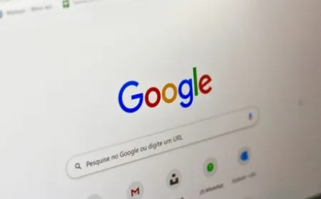 Chrome browser interface displaying the permanent removal of legacy Manifest V2 ad blocker support.