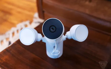 Google Nest Cam with Floodlight outdoor security camera with adjustable floodlights and 1080p video.