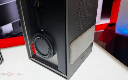 Apeer2 Mini-ITX case featuring integrated monitor mounting bracket at Computex 2026