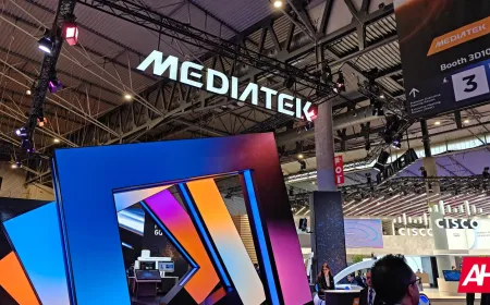 A graph displays declining chip shipments for Qualcomm and MediaTek alongside rising Apple silicon adoption in 2026.
