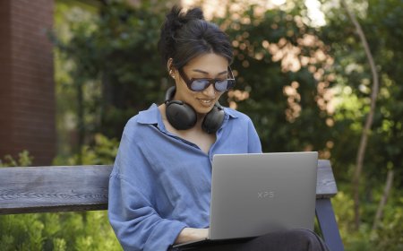 The Dell XPS 13 laptop features an Intel Wildcat Lake processor and eight gigabytes of RAM.