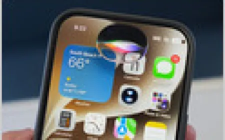Siri AI features third-party model integration in iOS 27 builds.