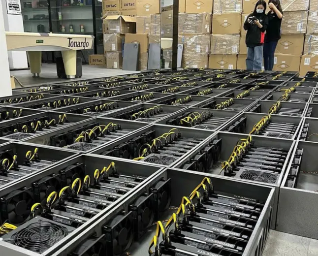 GPU mining hardware displaying declining daily returns for Pearl cryptocurrency