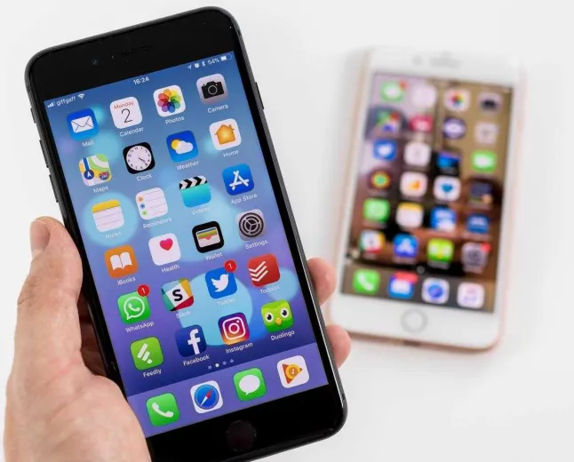 This chart illustrates how long Apple provides software updates for different iPhone generations.